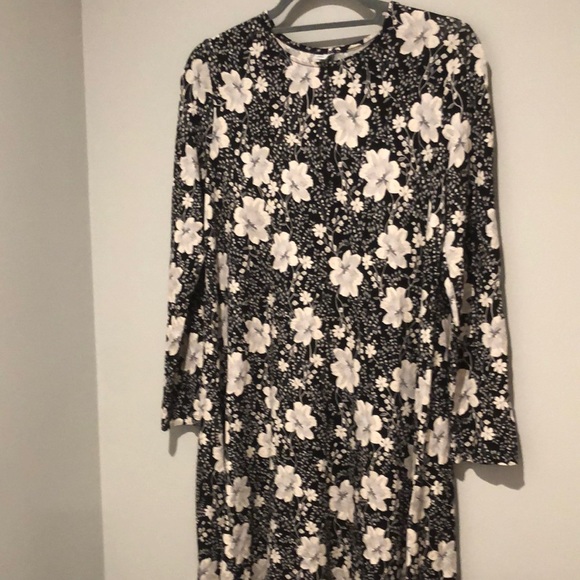 END OF YEAR SALE! | Old Navy Black Floral Swing Dress - Picture 2 of 4